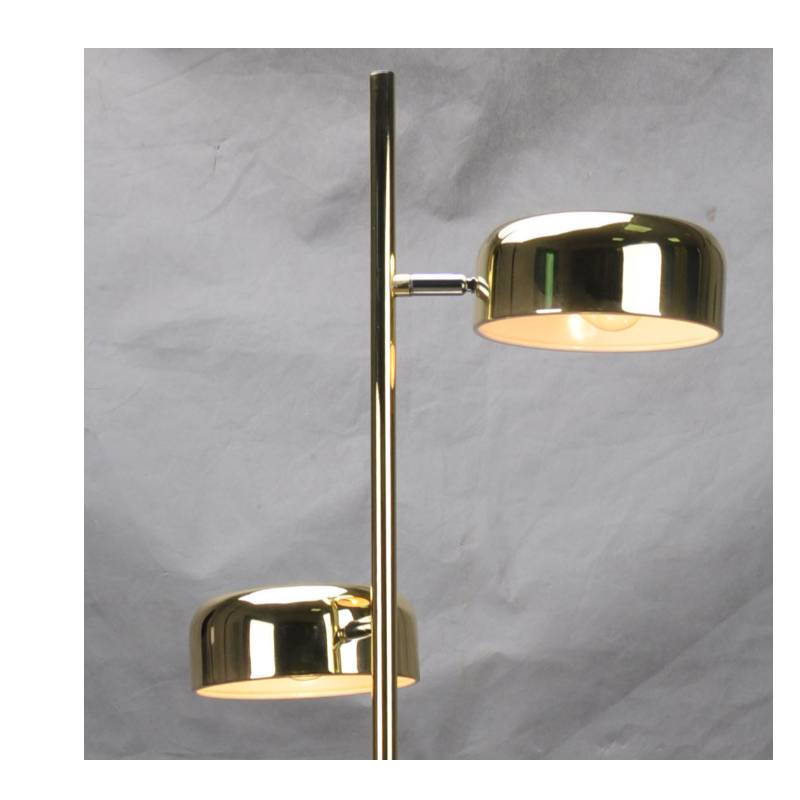 Stojací lampa s kovovým odstínem a funkcí nastavení