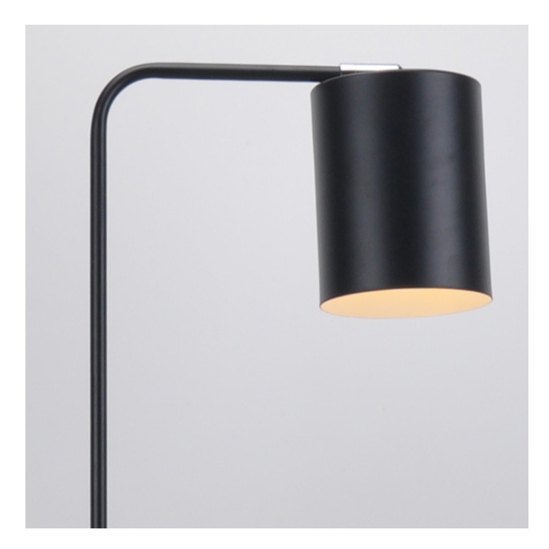 Stojací lampa s kovovým odstínem a seřízení funkce stínování