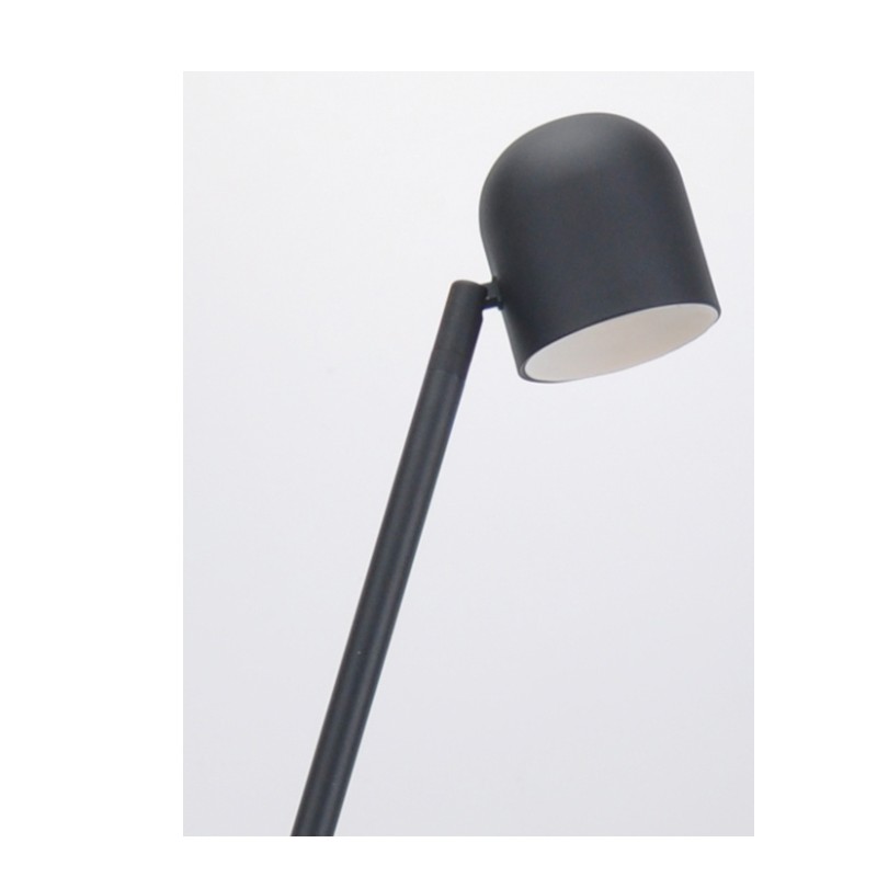 LED stojací lampa s kovovým odstínem