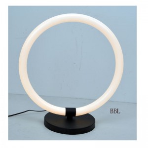 LED stolní lampa s akrylovým kruhovým kroužkem