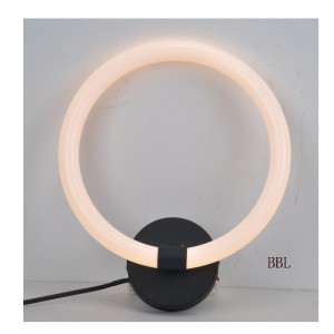 LED nástěnná svítilna s kruhovým kruhem