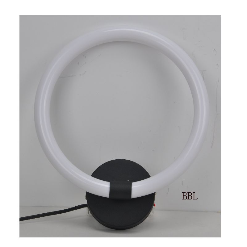 LED nástěnná svítilna s kruhovým kruhem