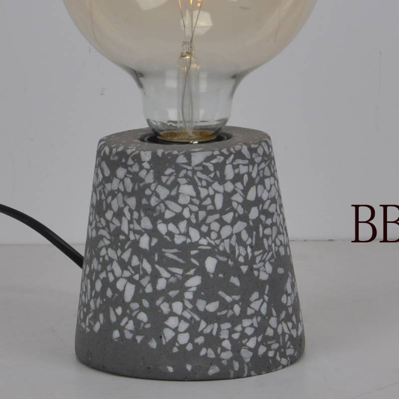Stolní lampa s přírodním mozaikovým betonovým podstavcem